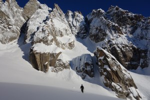 Niall McCann skinning in to the base of the Dent du Requin.